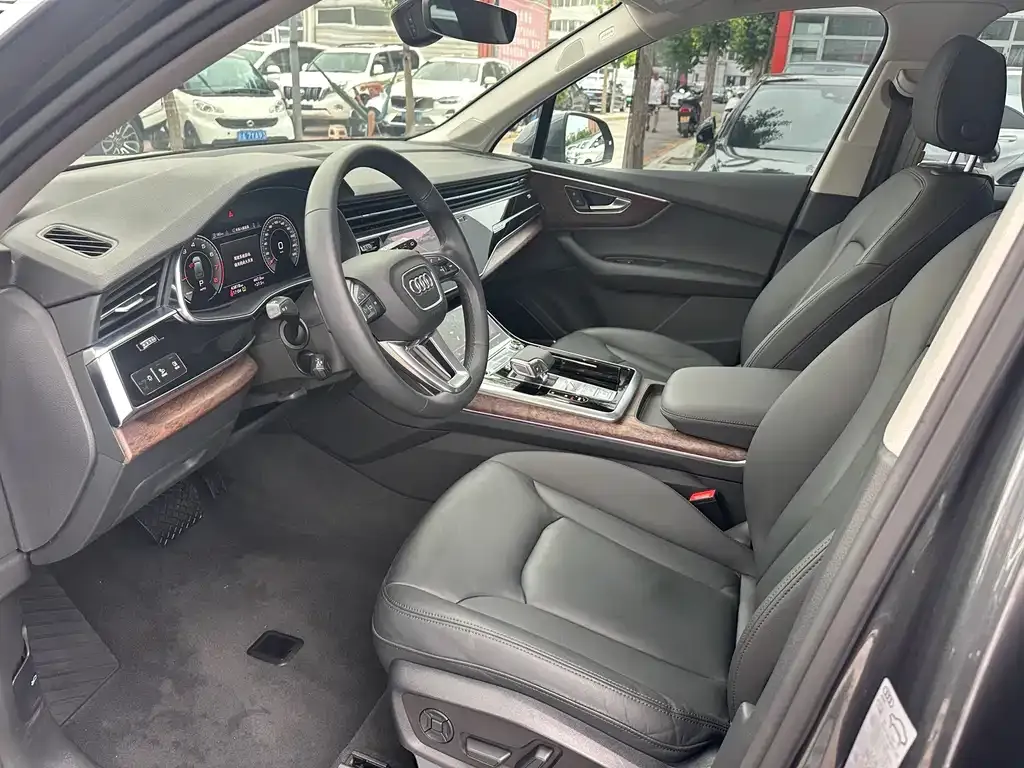 Audi Q7 2021 из CN, фото 10
