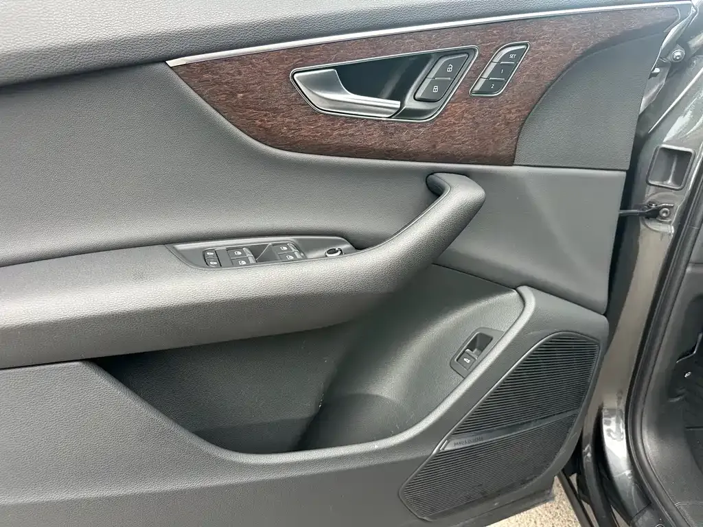 Audi Q7 2021 из CN, фото 4