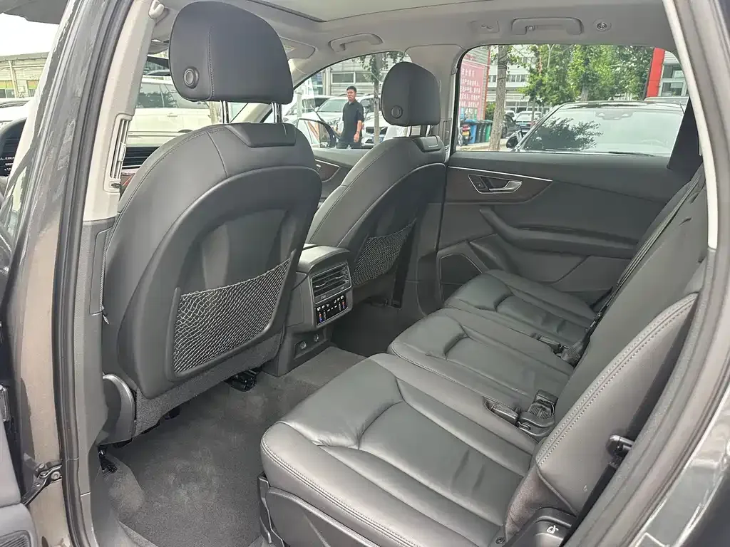 Audi Q7 2021 из CN, фото 6