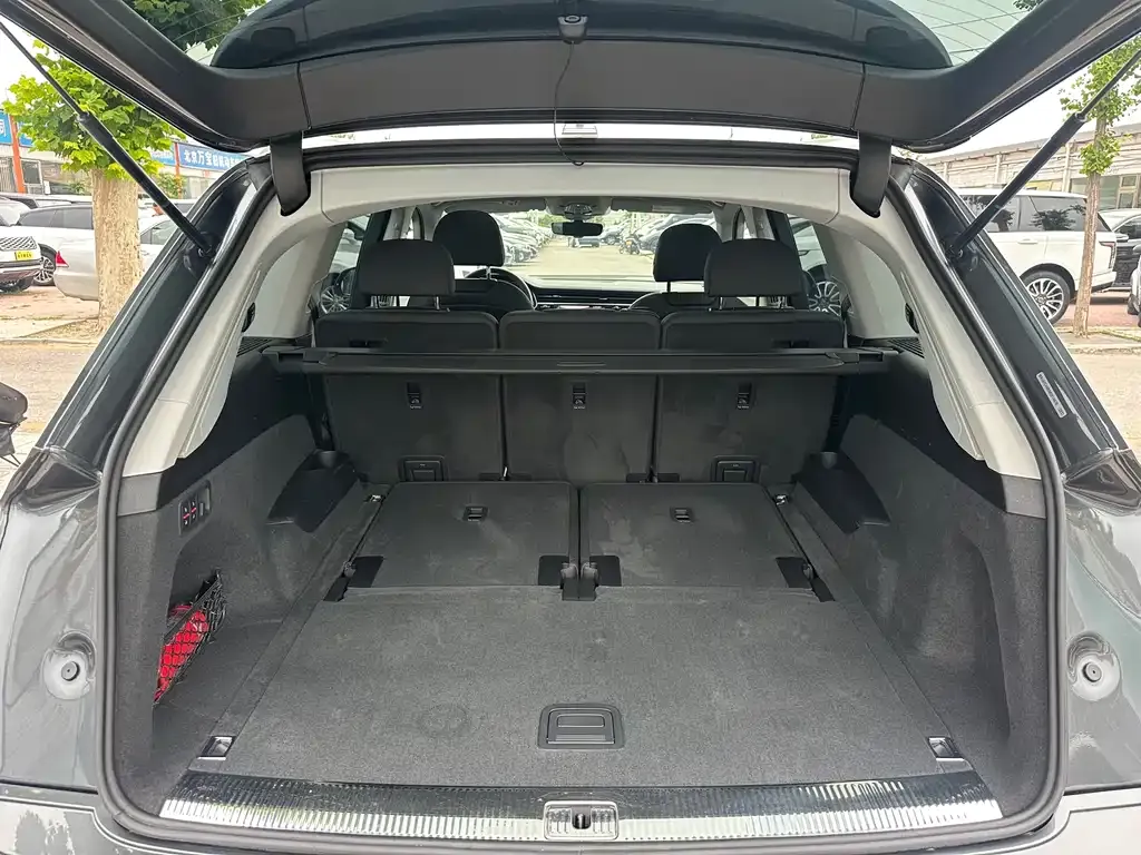 Audi Q7 2021 из CN, фото 5