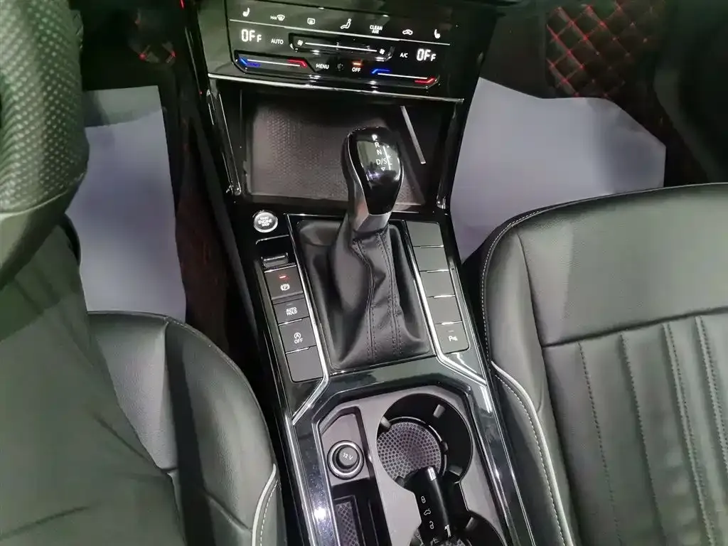 Volkswagen Passat — фото 10