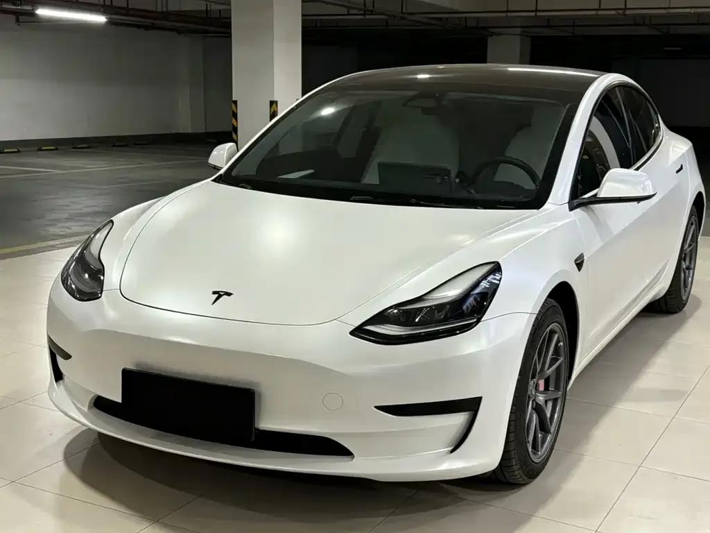 Tesla Model 3 — фото 1