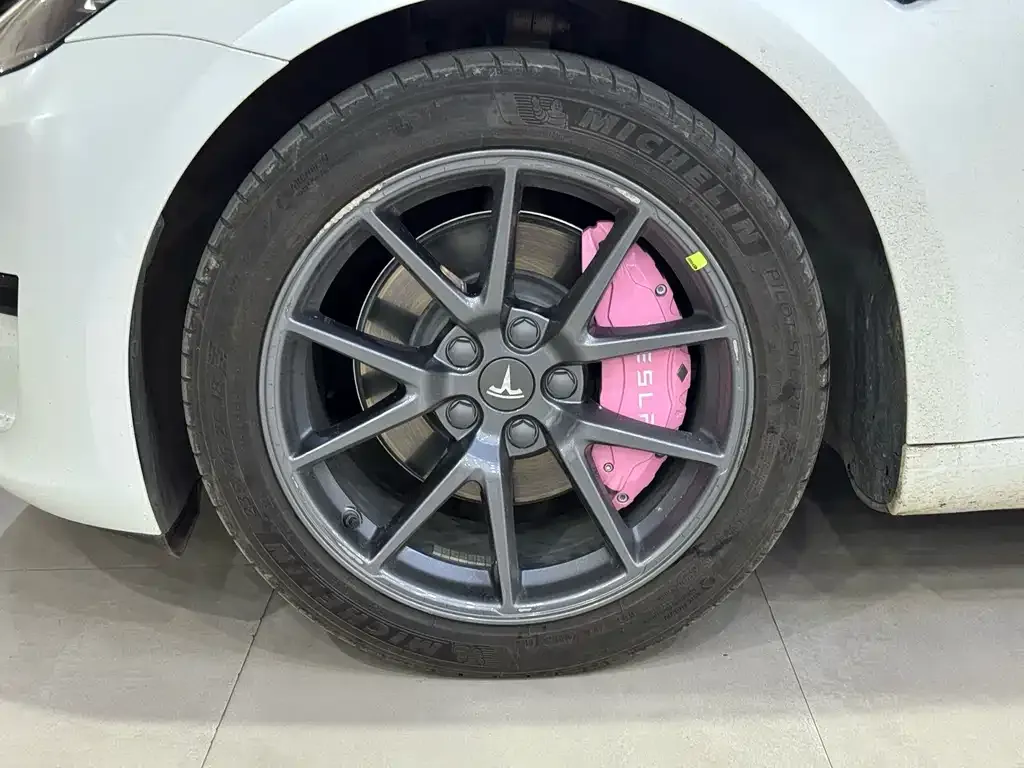 Tesla Model 3 — фото 10