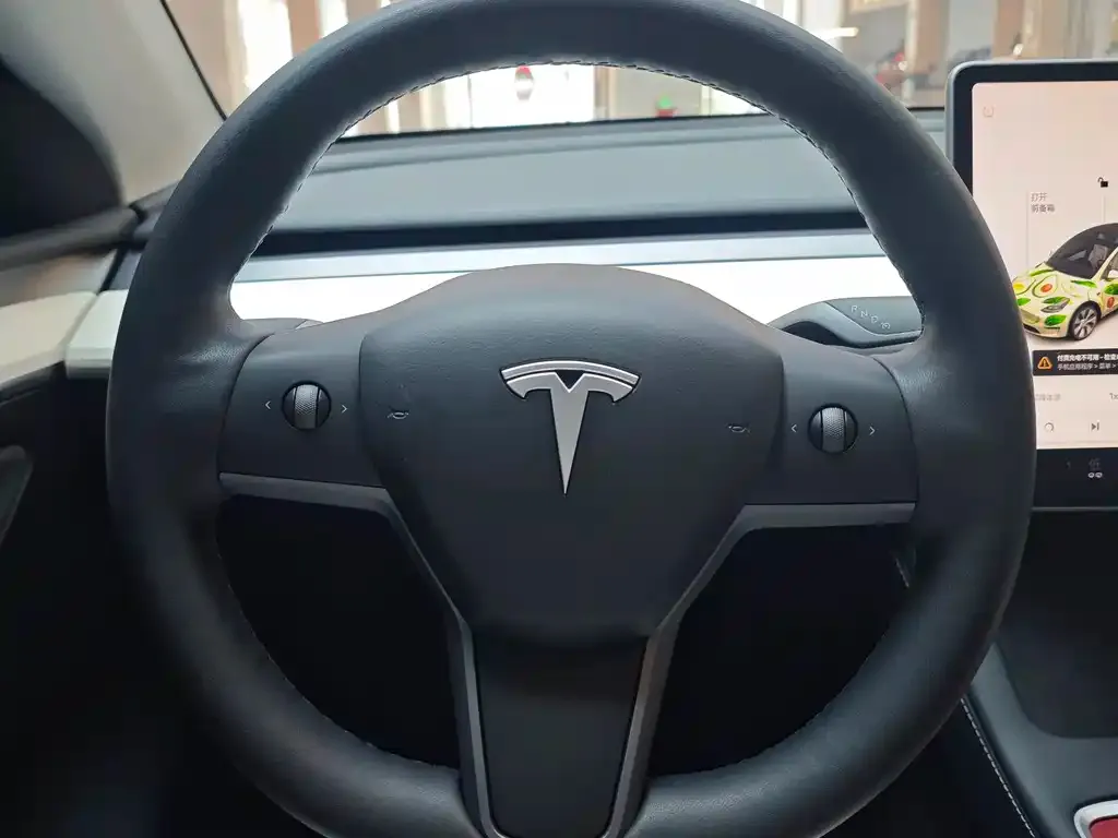 Tesla Model Y — фото 5
