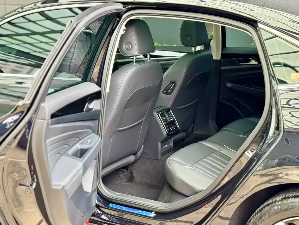 Volkswagen Passat — фото 2