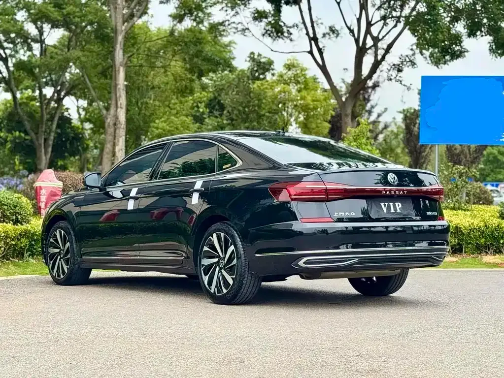 Volkswagen Passat — фото 6