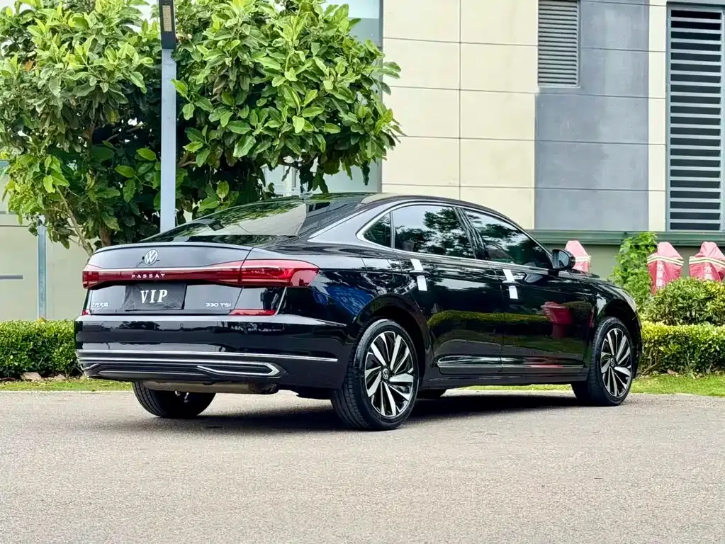 Volkswagen Passat — фото 10