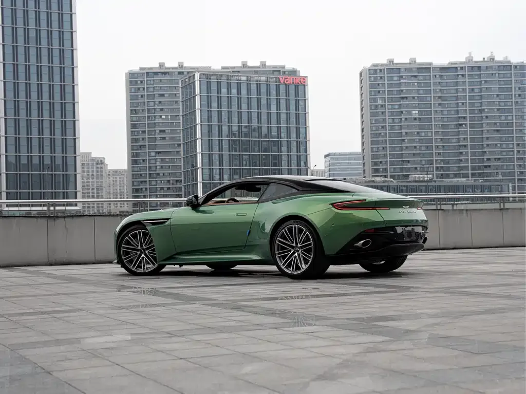 Aston Martin DB12 2024 из CN, фото 7