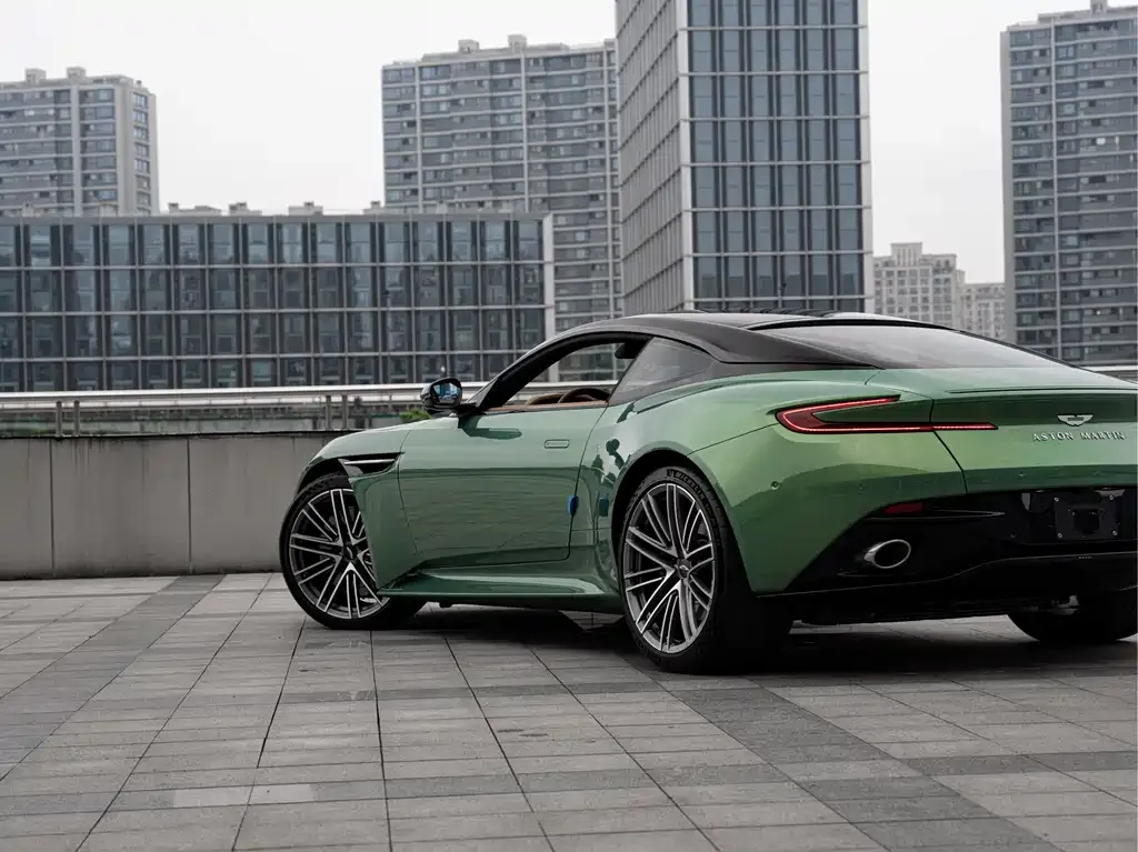 Aston Martin DB12 2024 из CN, фото 8