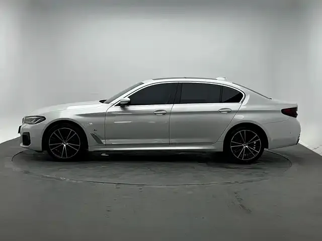 BMW 5 Series — фото 4