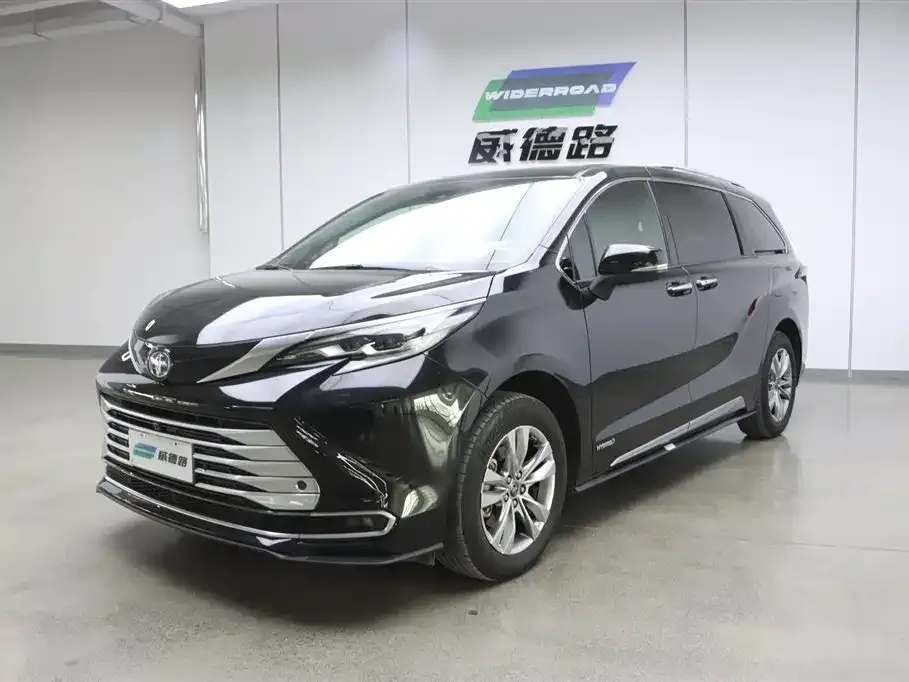 Toyota Sienna — фото 1