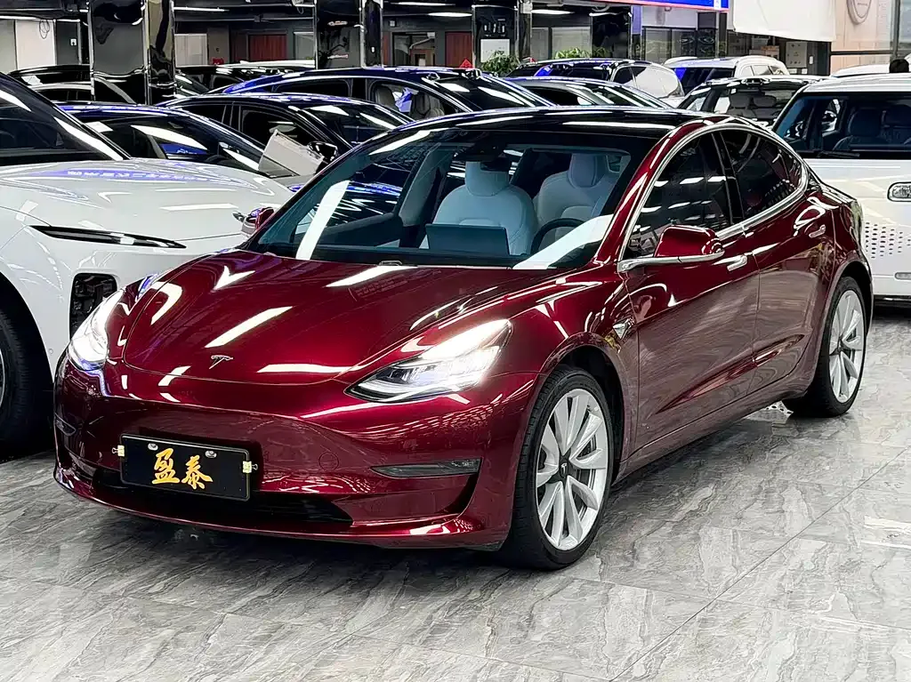 Tesla Model 3 — фото 1