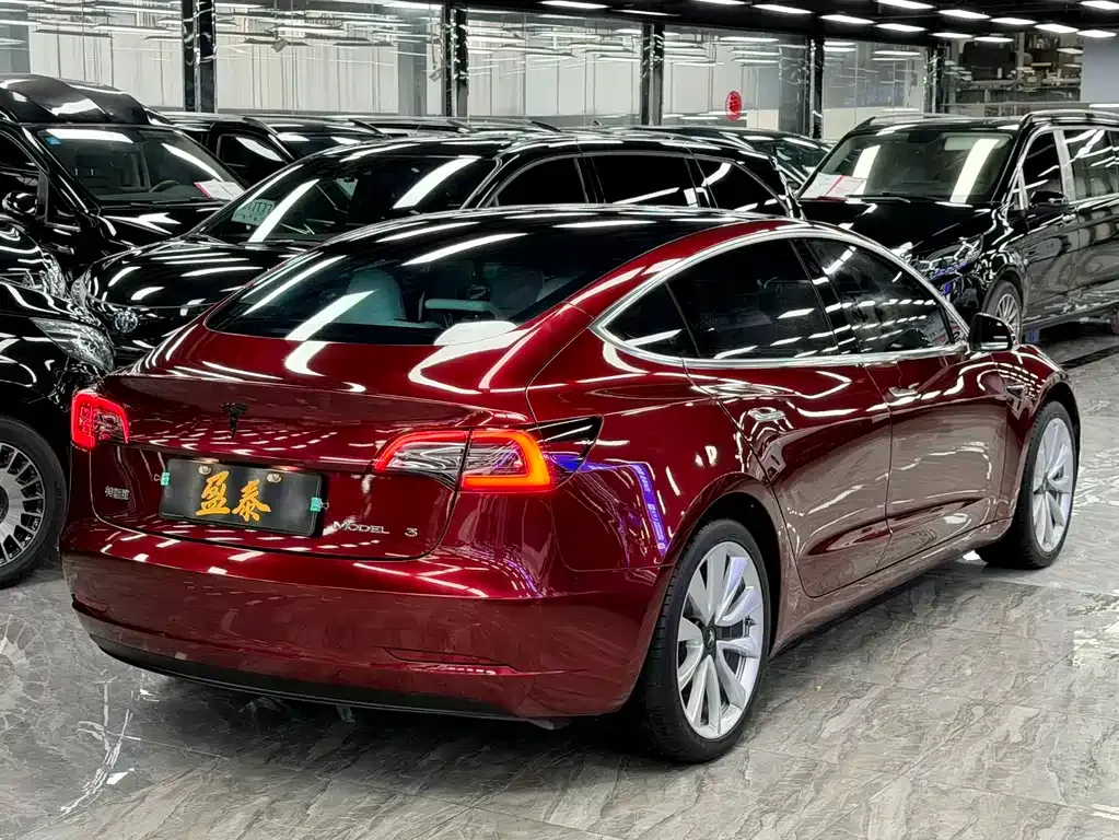 Tesla Model 3 — фото 10