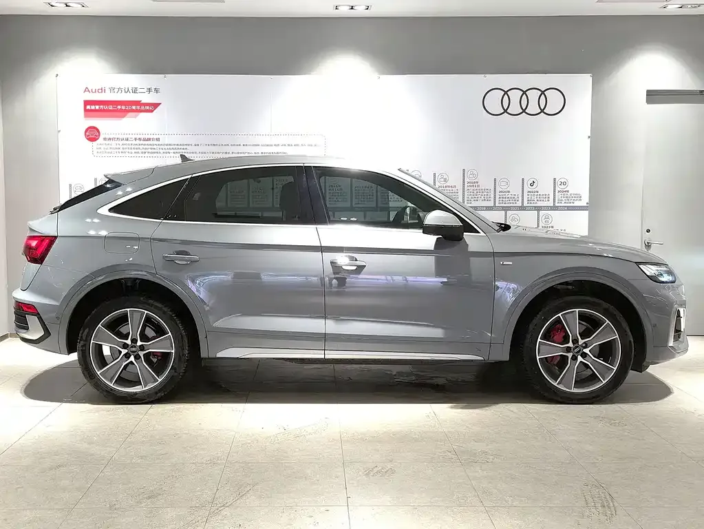 Audi Q5L Sportback — фото 7