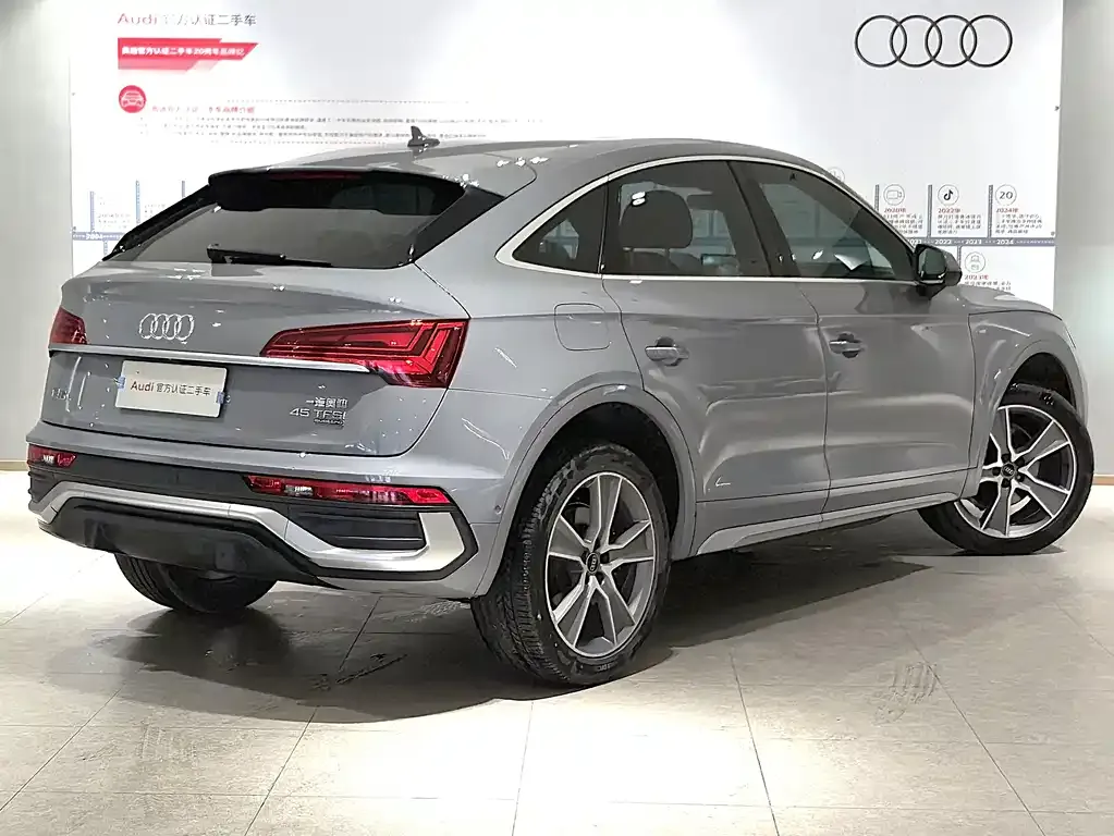 Audi Q5L Sportback — фото 5