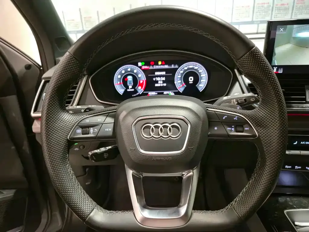 Audi Q5L Sportback — фото 10