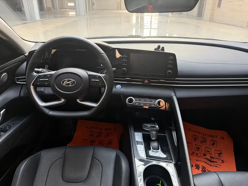 Hyundai Elantra — фото 2