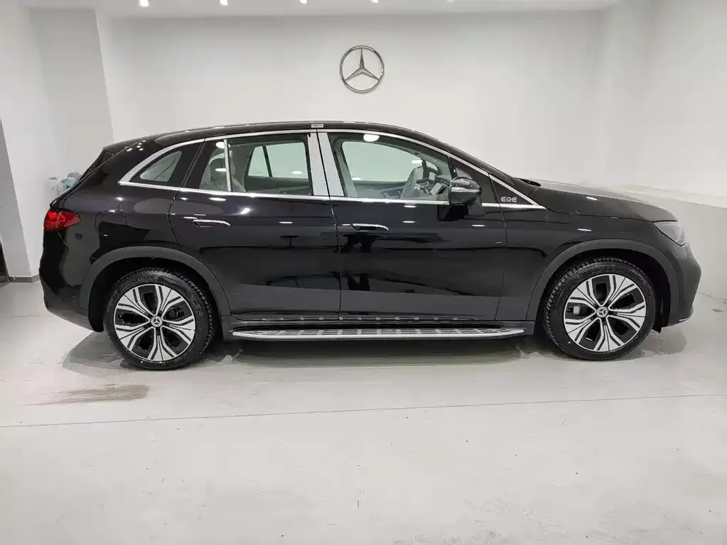Mercedes-Benz EQE SUV — фото 9