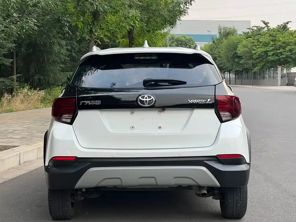 Toyota Yaris L — фото 6