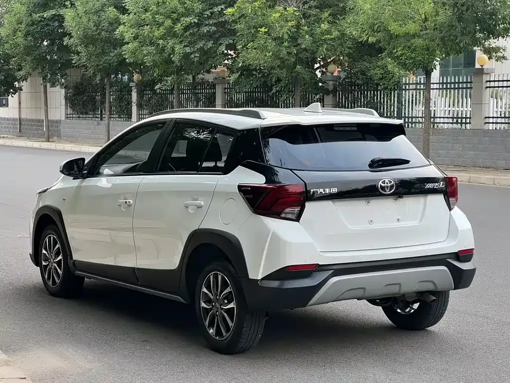 Toyota Yaris L — фото 9