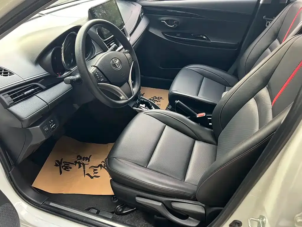 Toyota Yaris L — фото 4