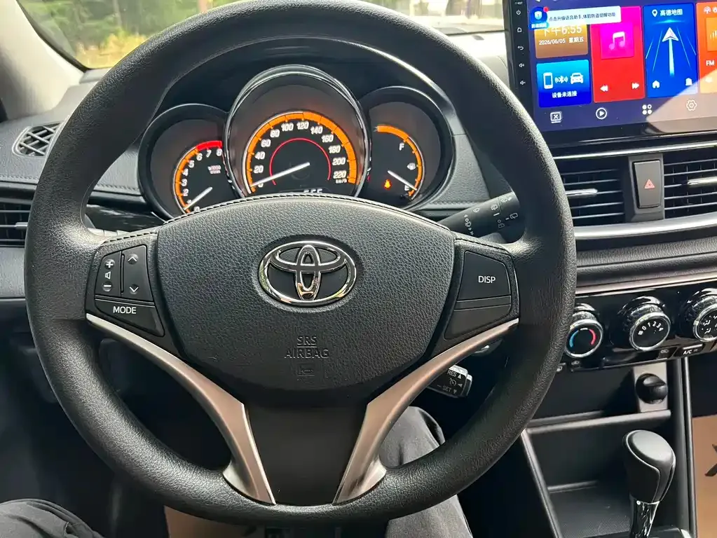 Toyota Yaris L — фото 7