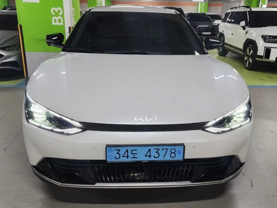 Kia EV6 2023 из KR, фото 2