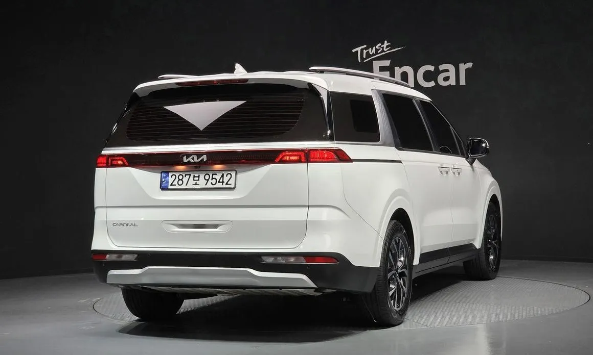 Kia Carnival — фото 4
