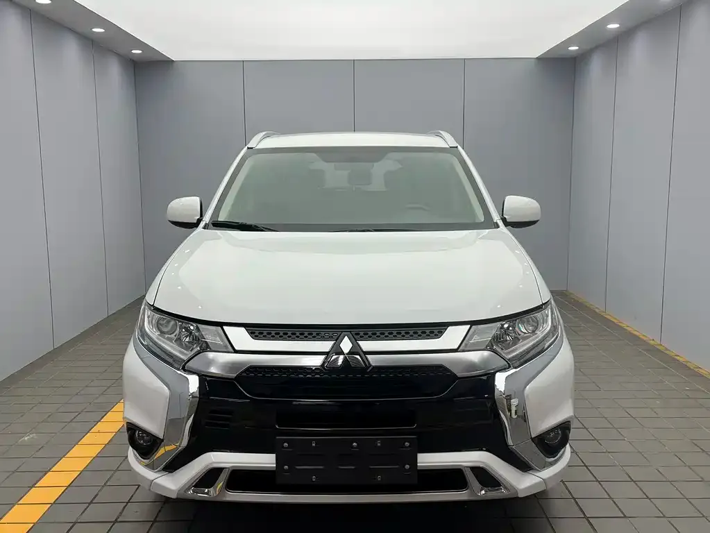 Mitsubishi Outlander 2022 из CN, фото 3