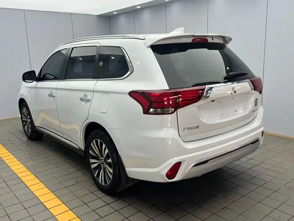 Mitsubishi Outlander 2022 из CN, фото 5