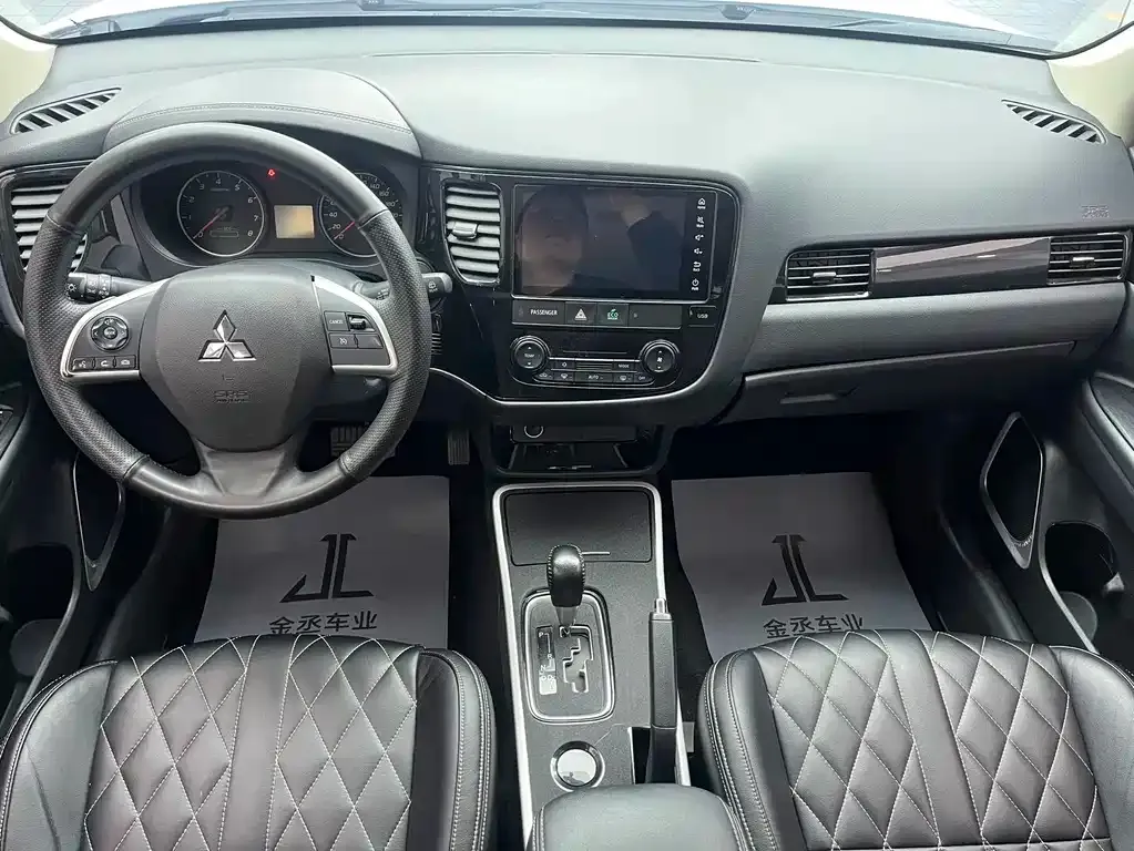 Mitsubishi Outlander 2022 из CN, фото 9