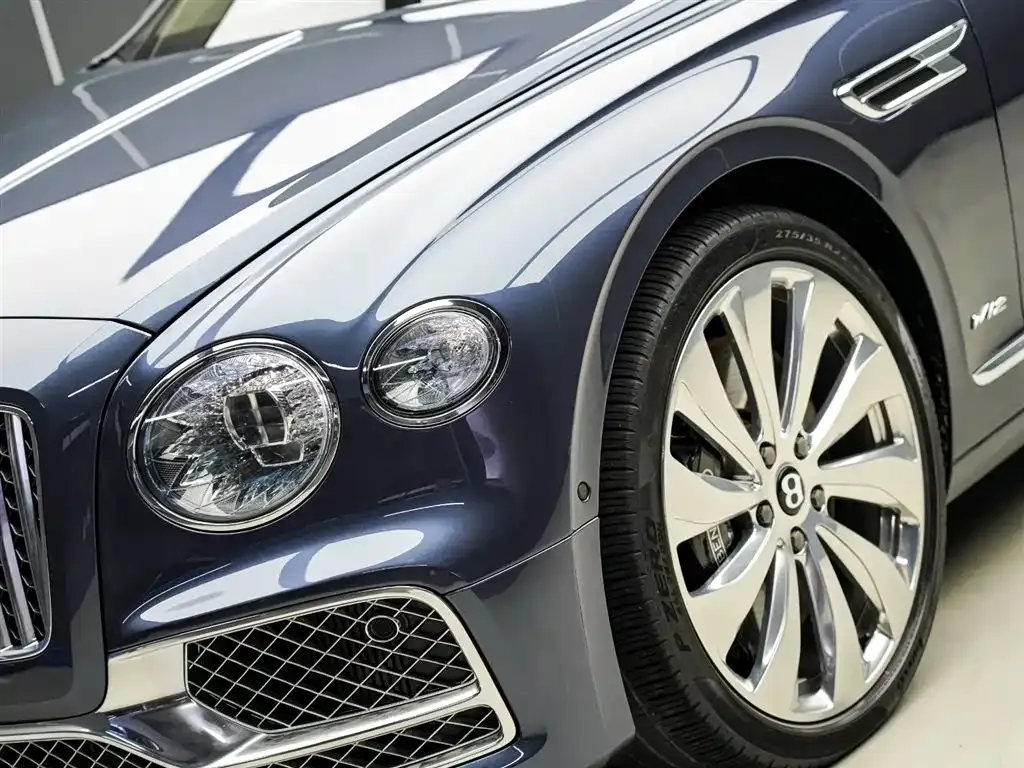 Bentley Flying Spur — фото 10