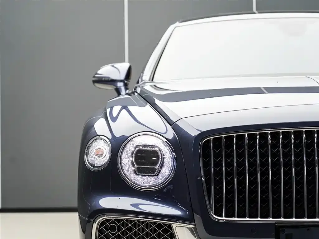 Bentley Flying Spur — фото 9