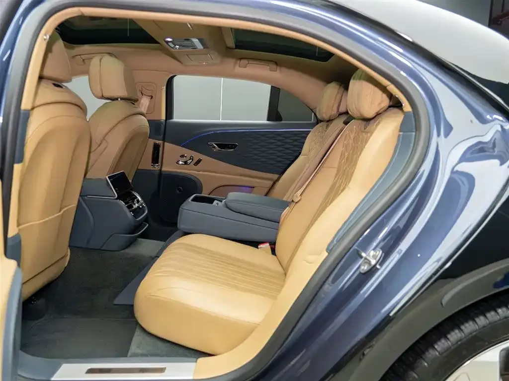 Bentley Flying Spur — фото 8