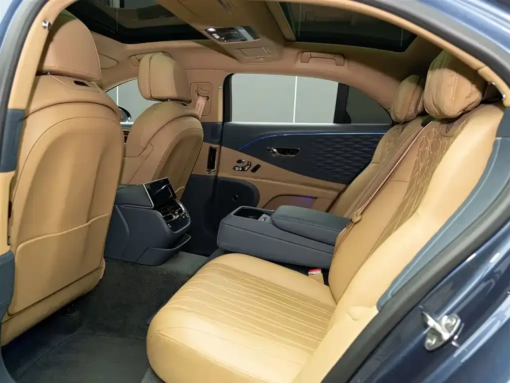 Bentley Flying Spur — фото 4