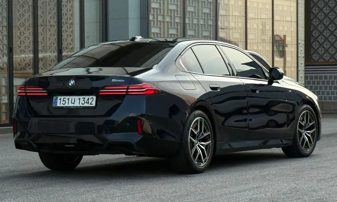 BMW 5-Series 2024 из KR, фото 5