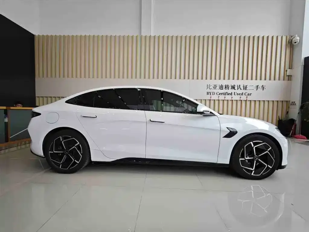 BYD Seal — фото 3