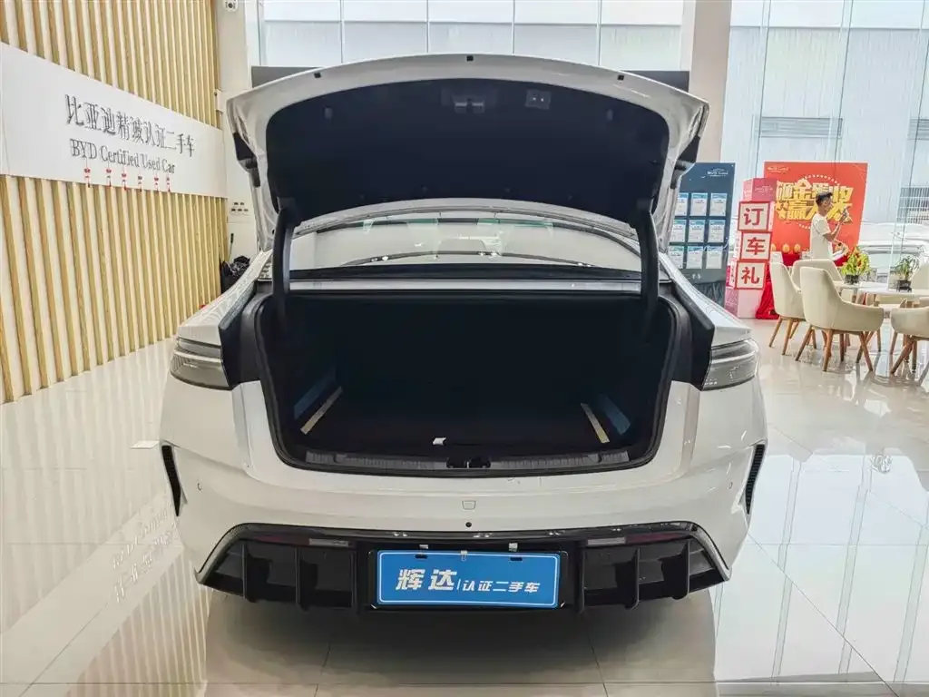 BYD Seal — фото 10