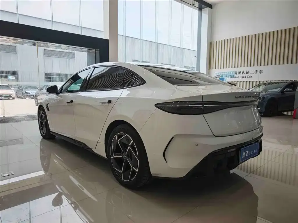 BYD Seal — фото 8