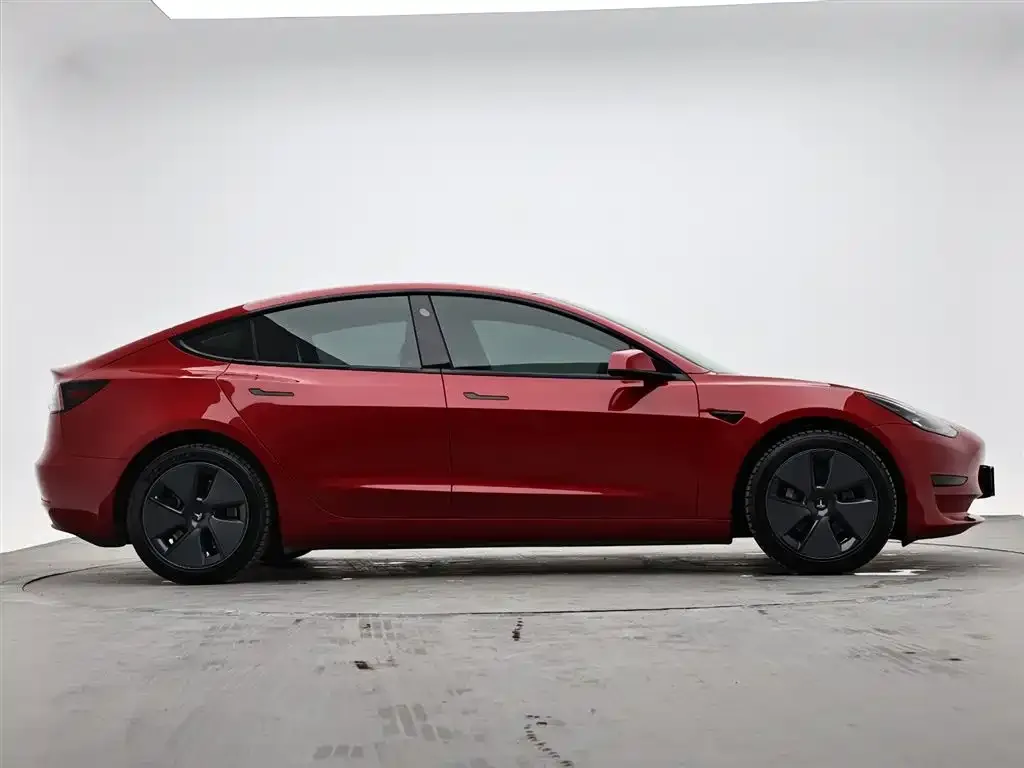 Tesla Model 3 — фото 4