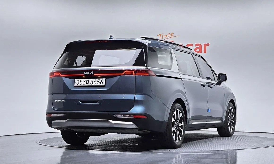 Kia Carnival — фото 4