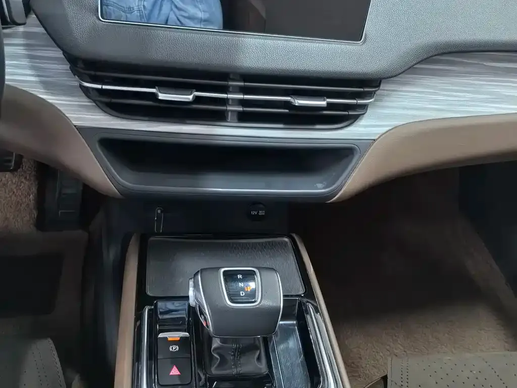 Hongqi E-QM5 — фото 4