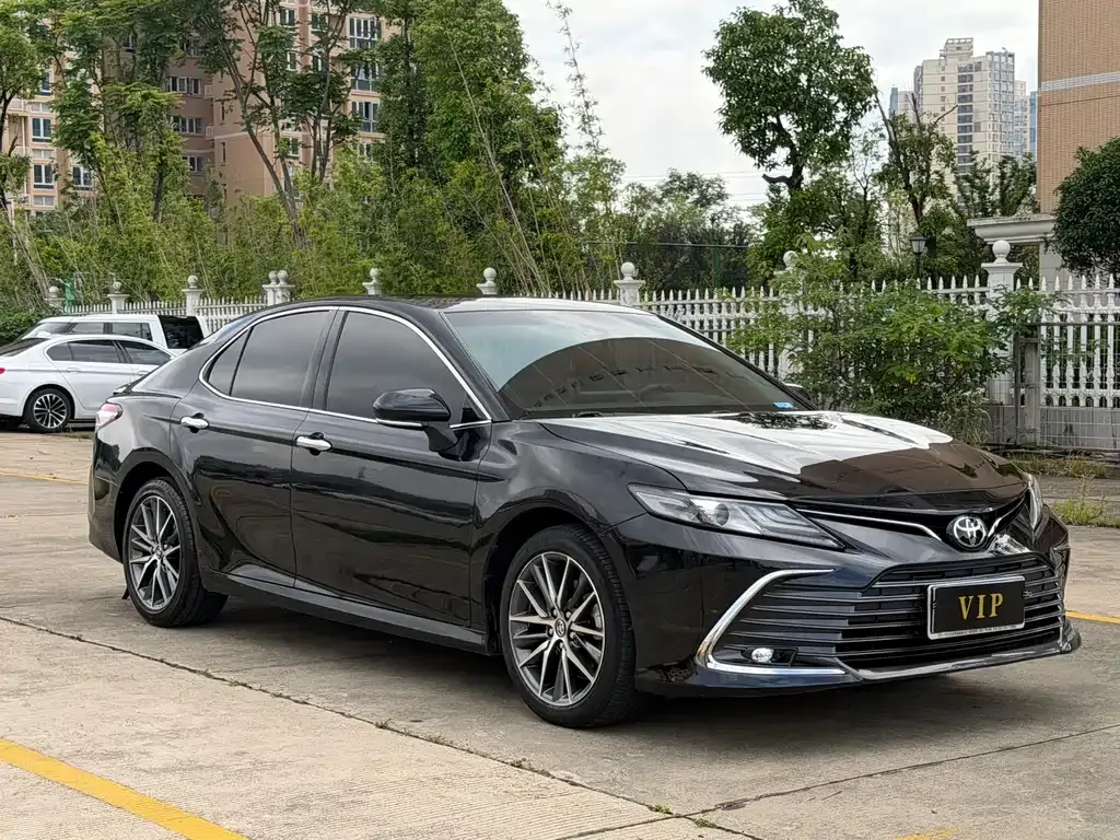 Toyota Camry — фото 7