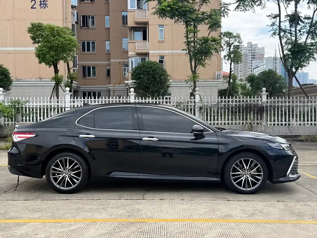 Toyota Camry — фото 10