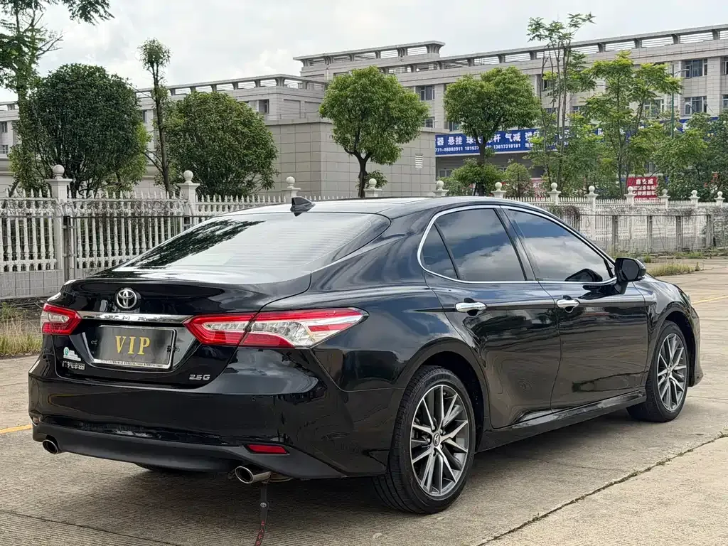 Toyota Camry — фото 9