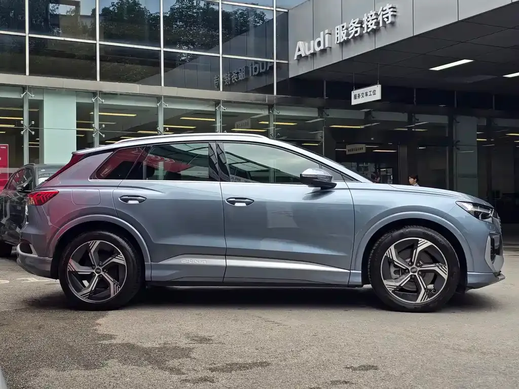 Audi Q4 e-tron — фото 3