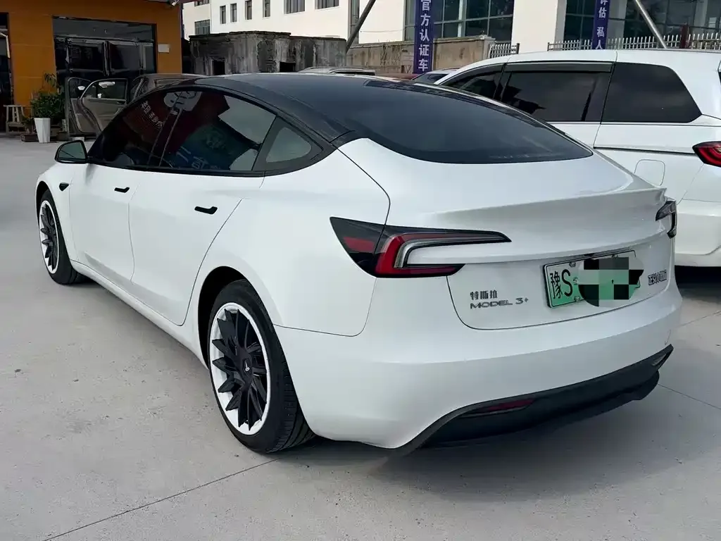 Tesla Model 3 — фото 4