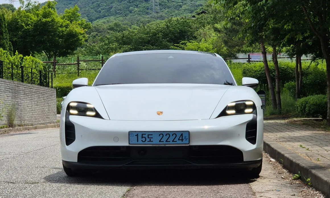 Porsche Taycan 2021 из KR, фото 5