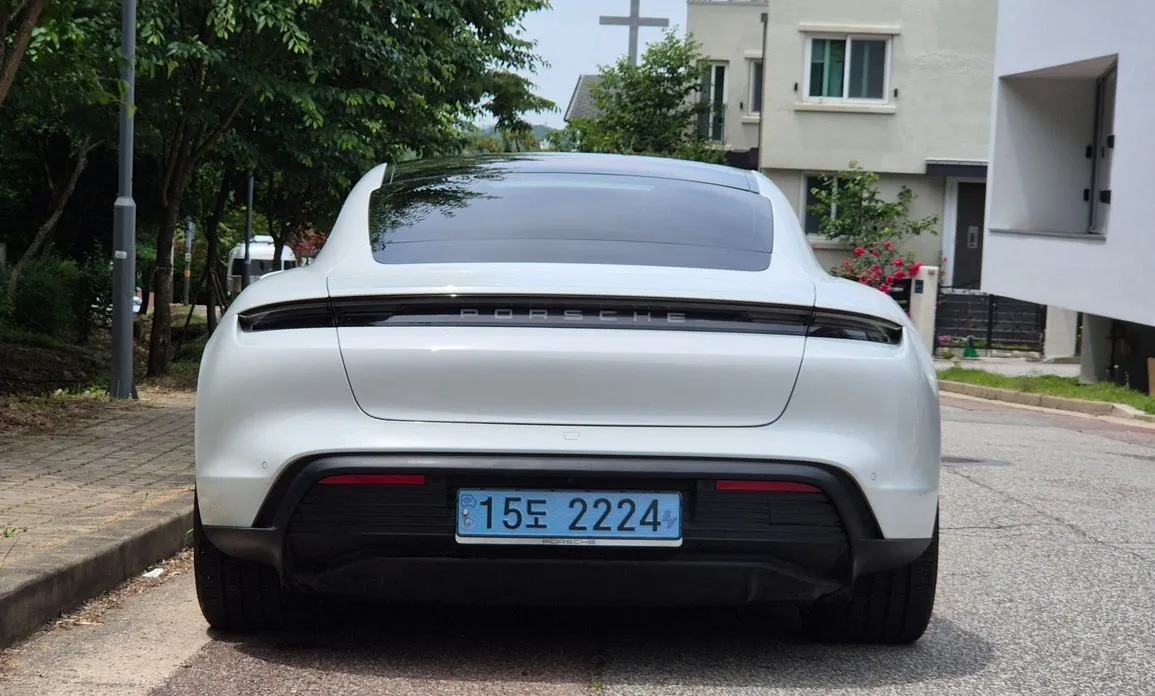 Porsche Taycan 2021 из KR, фото 3