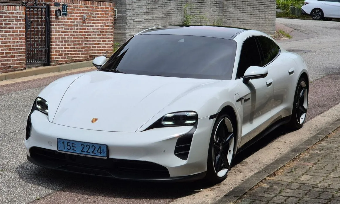 Porsche Taycan 2021 из KR, фото 6